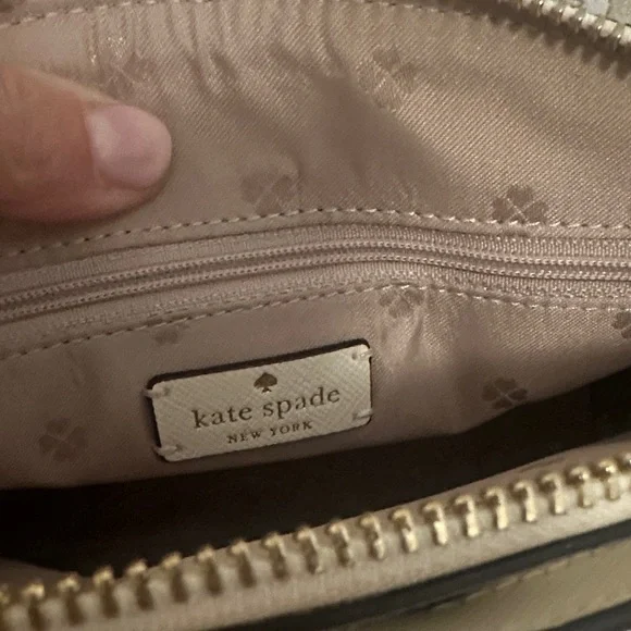 Kate Spade Ivory Crossbody Bag with Gold Chain - Picture 4 of 6